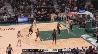 欧冠高清回放-根本拦不住！字母哥突破举火烧天单臂劈扣继续得分