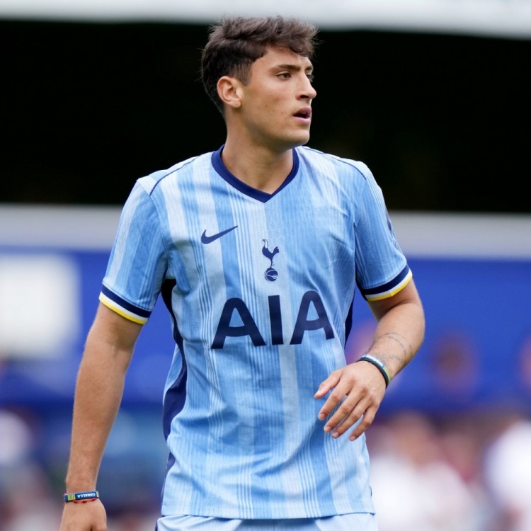 欧冠手机直播-TA：热刺想出售前锋阿莱霍·贝利斯，正在与巴西球队巴伊亚谈判